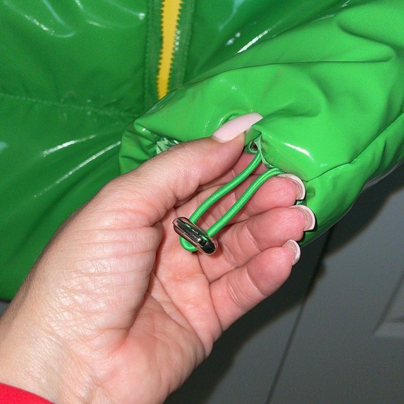 Patent cropped puffer jacket - Picture 4 of 7